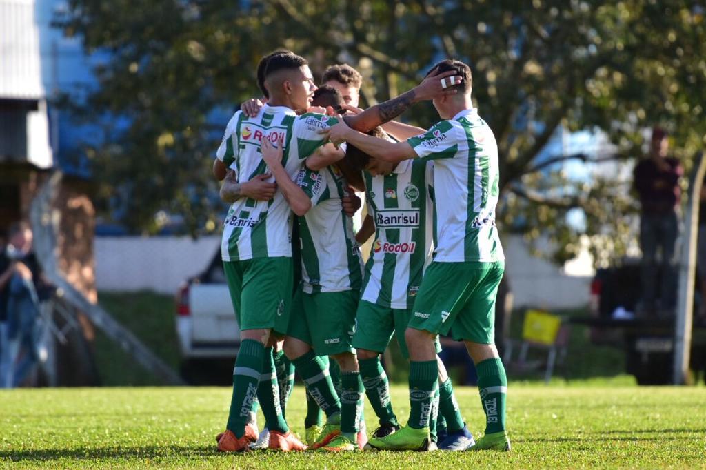 Sub-17 vence e assume a liderança no Gauchão