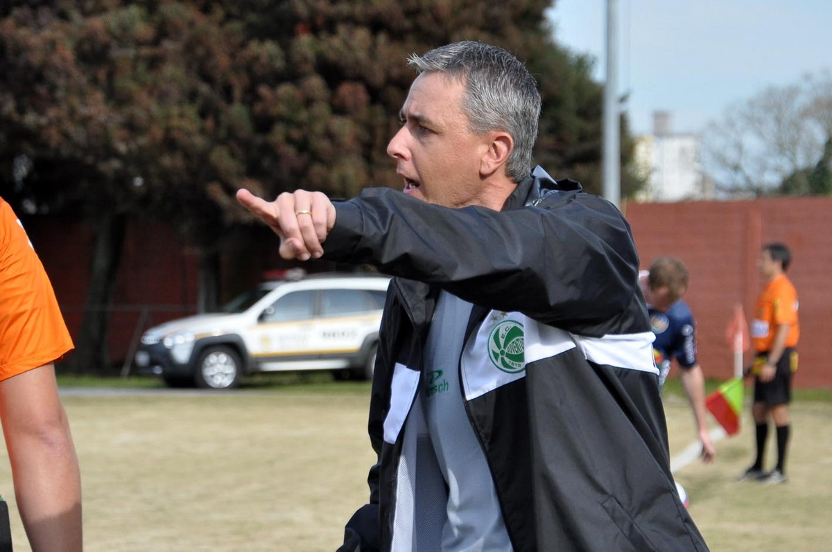 Ju vence o Esportivo pela Copa Serrana