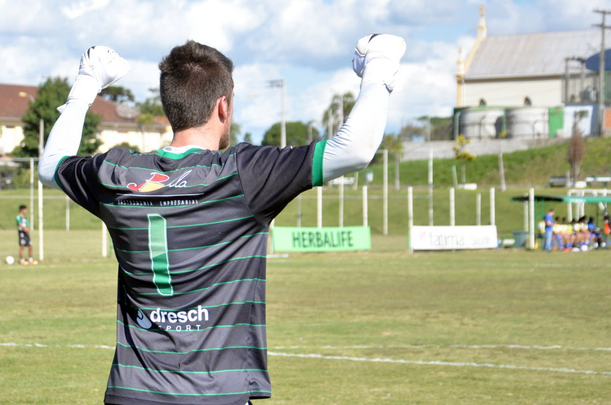Ju vence e volta à liderança do Gauchão Sub-20
