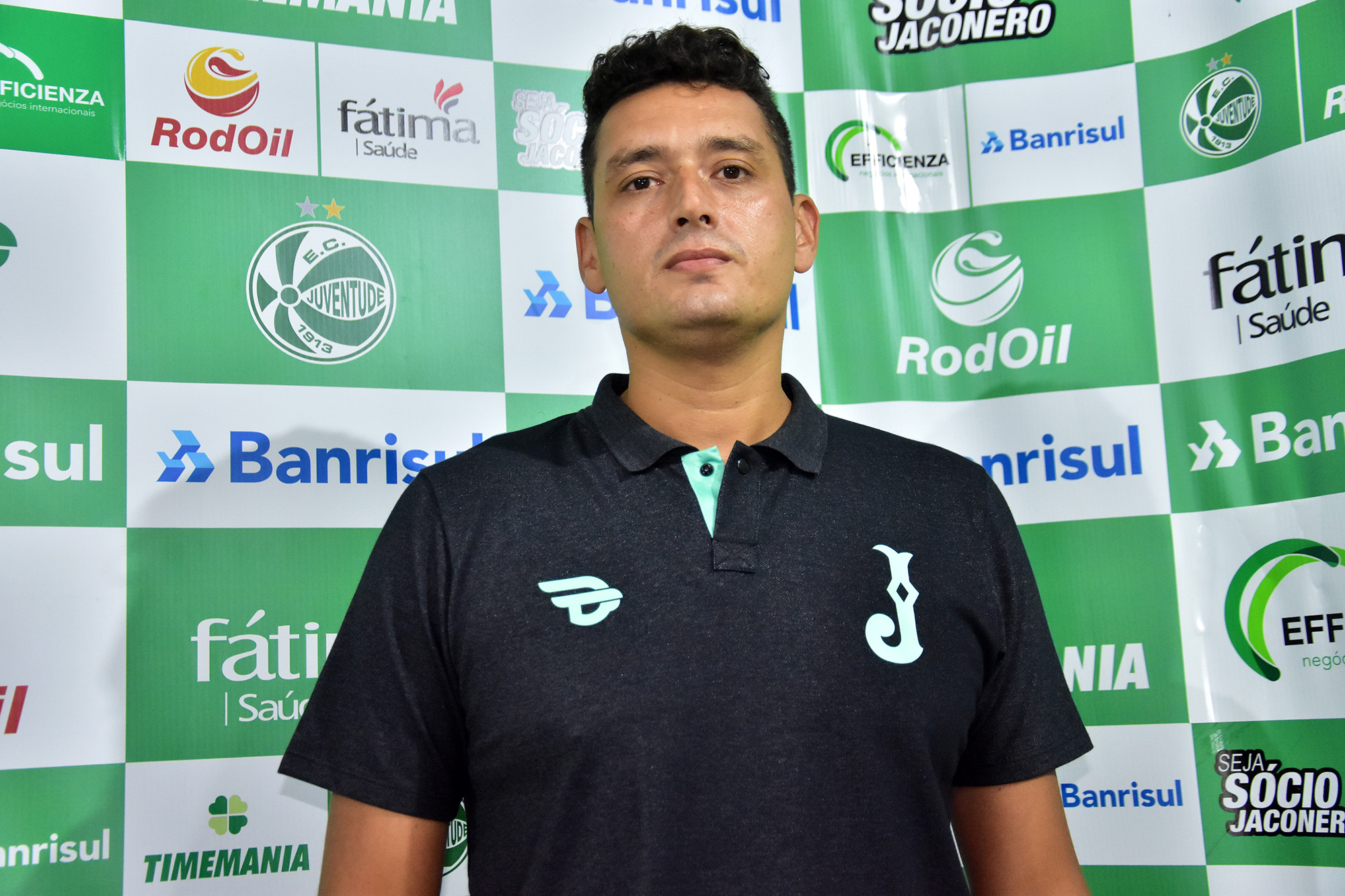 Juventude anuncia Cyro Leães como coordenador técnico da base