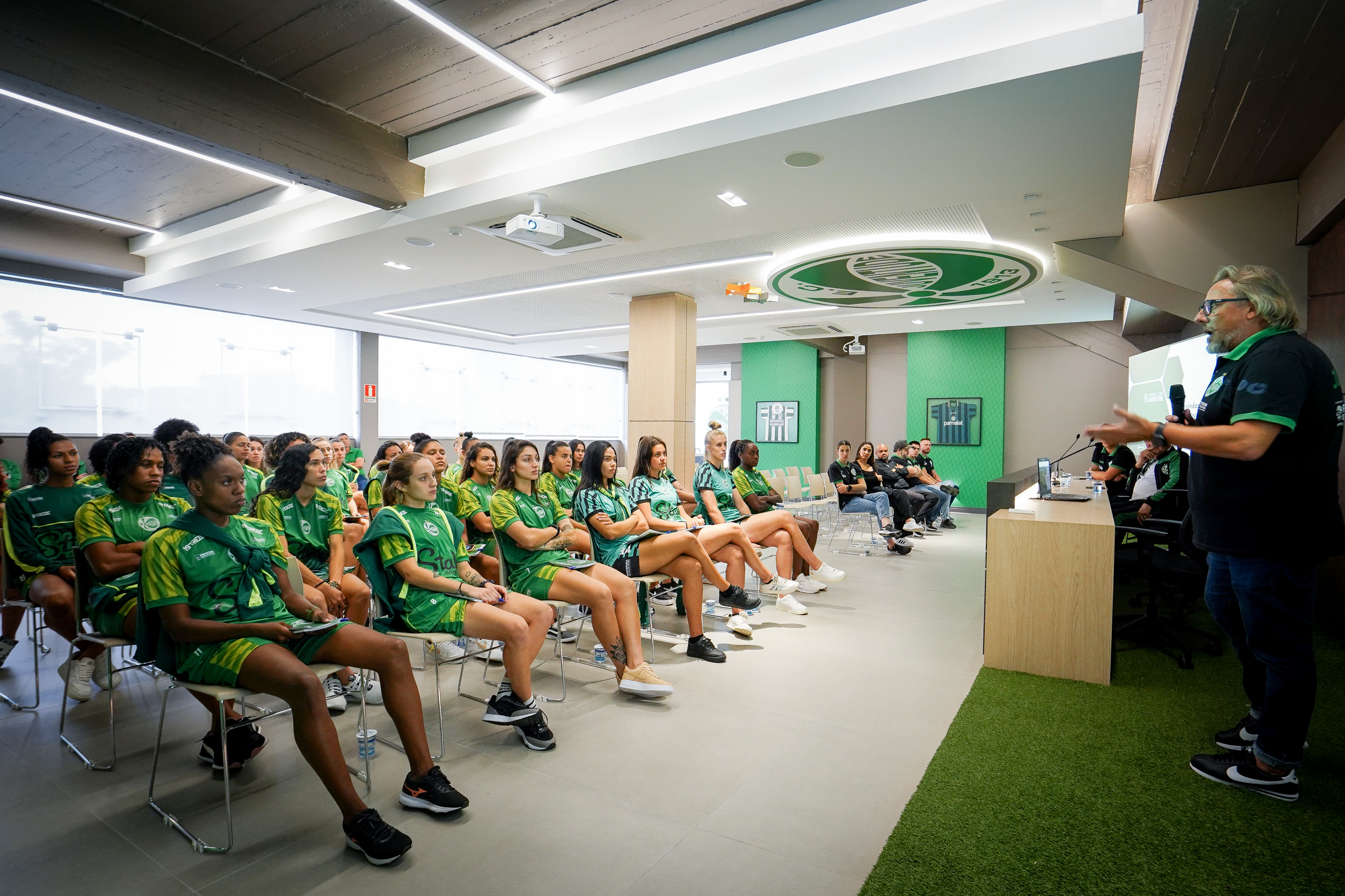 Esmeraldas se apresentam para a temporada 2024