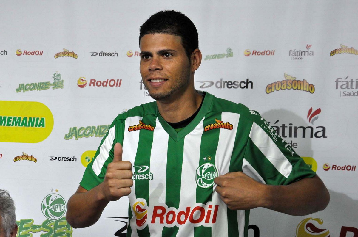 Juventude anuncia atacante Thiago Santos