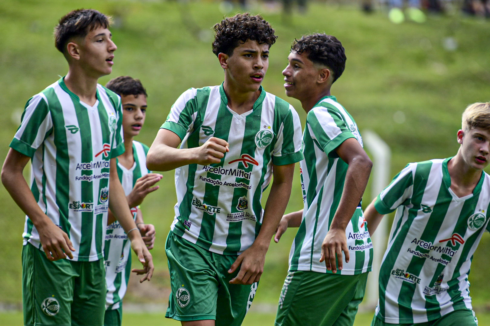 Pelo Sul-Brasileiro, sub-14 e sub-15 do Verdão vencem Hercilio Luz