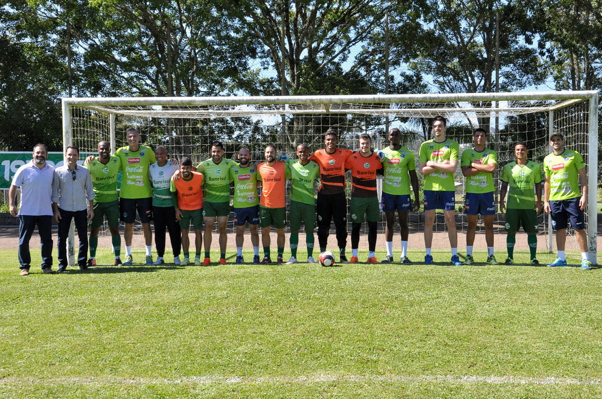No sol, na grama e no vento, Bento Vôlei retribui visita ao Juventude