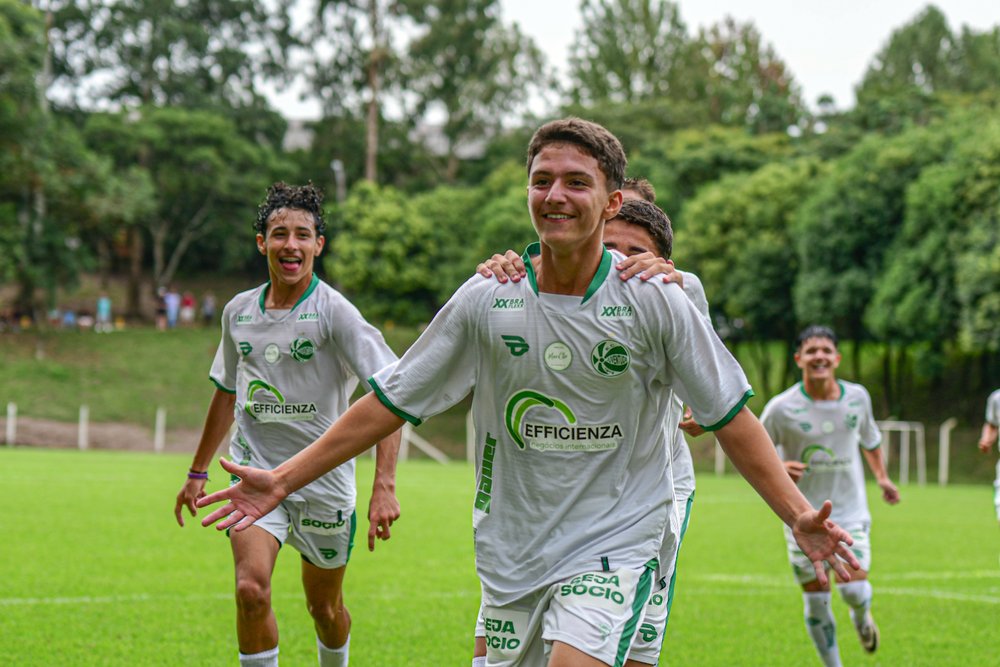 Pela estreia da Liga Serrana, Sub-15 e Sub-17 do Ju goleiam Novo Hamburgo