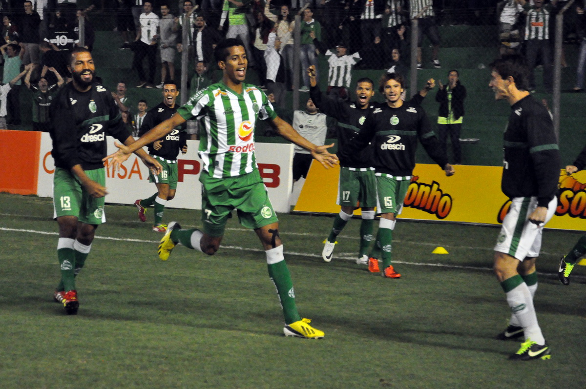Ju vence Lajeadense e volta ao G-4