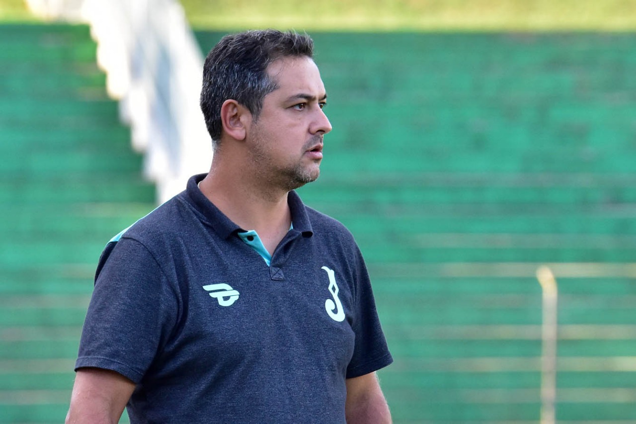 Juventude anuncia a saída do técnico Marquinhos Santos