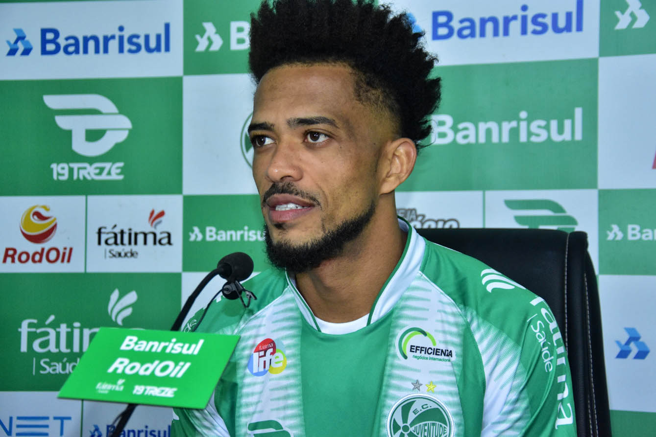 Luís Ricardo é apresentado oficialmente no Jaconi