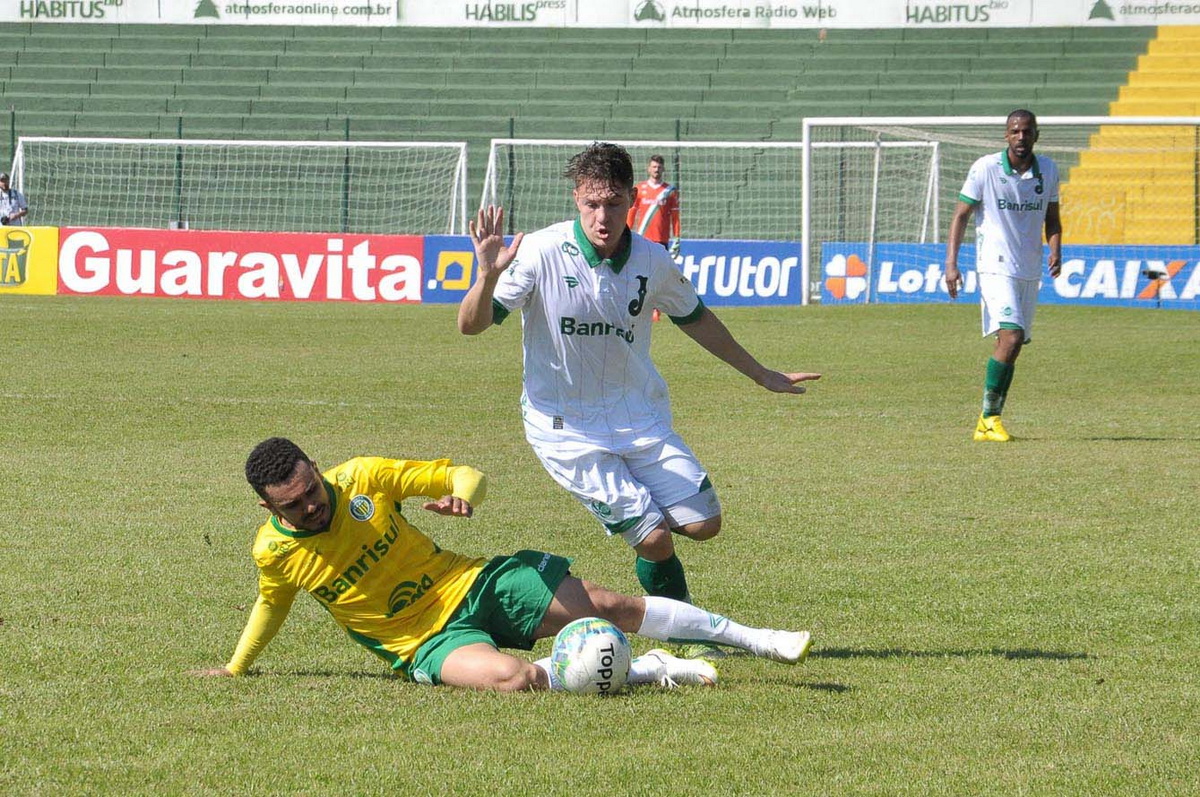 Ju garante ponto importante em Erechim