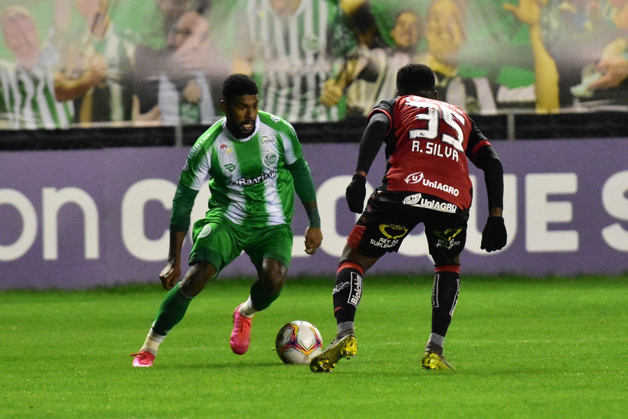 Ju faz por merecer a vitória, mas fica no empate pela Série B
