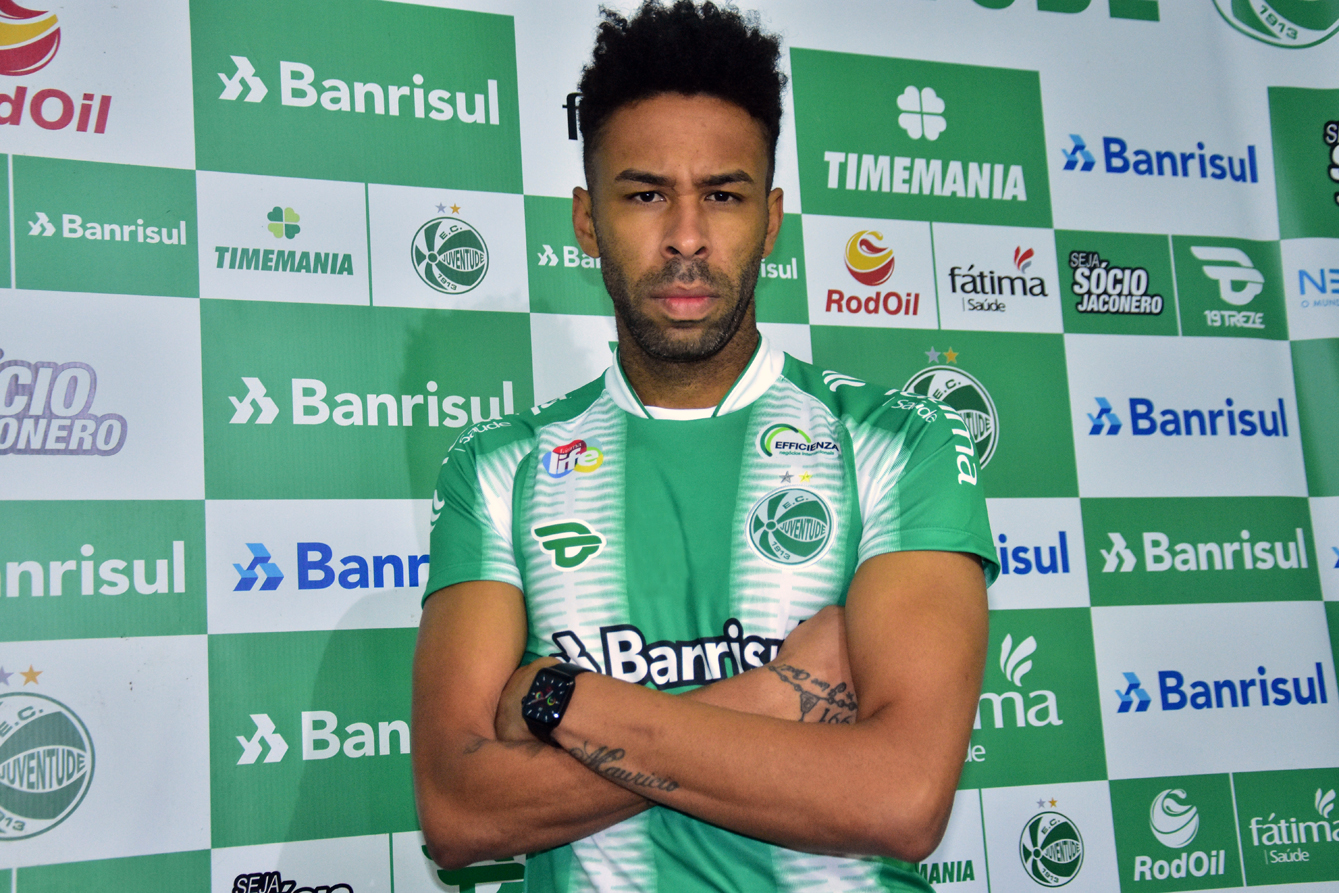 Juventude apresenta o zagueiro Wellington 