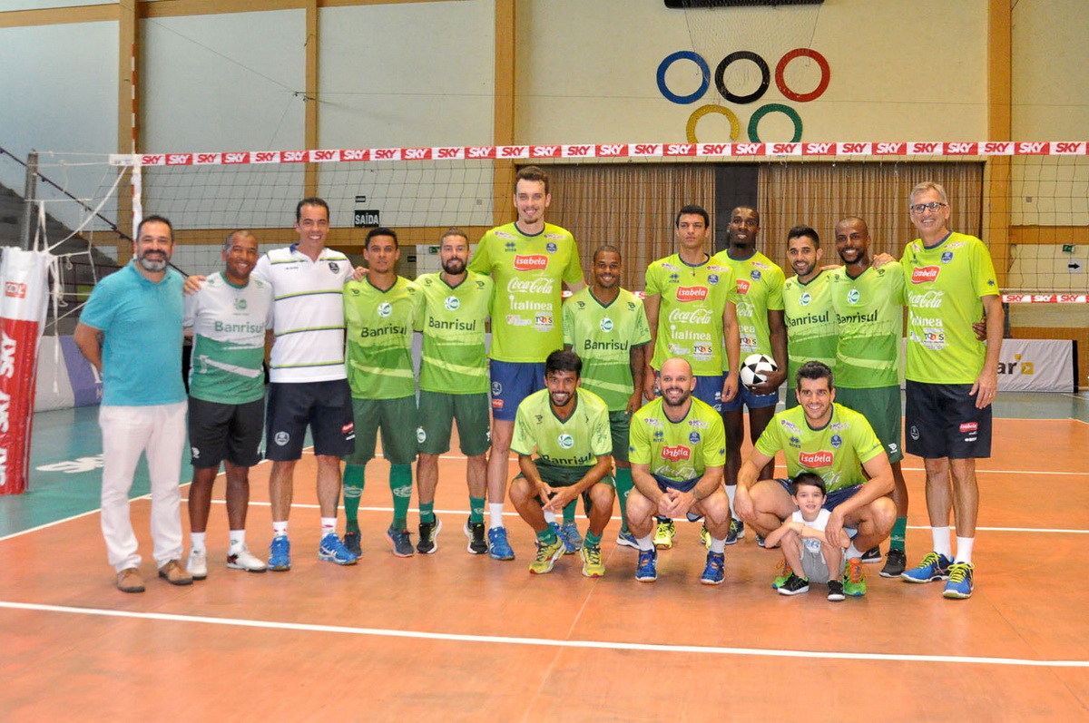 Juventude visita o Bento Vôlei e encara desafio na quadra