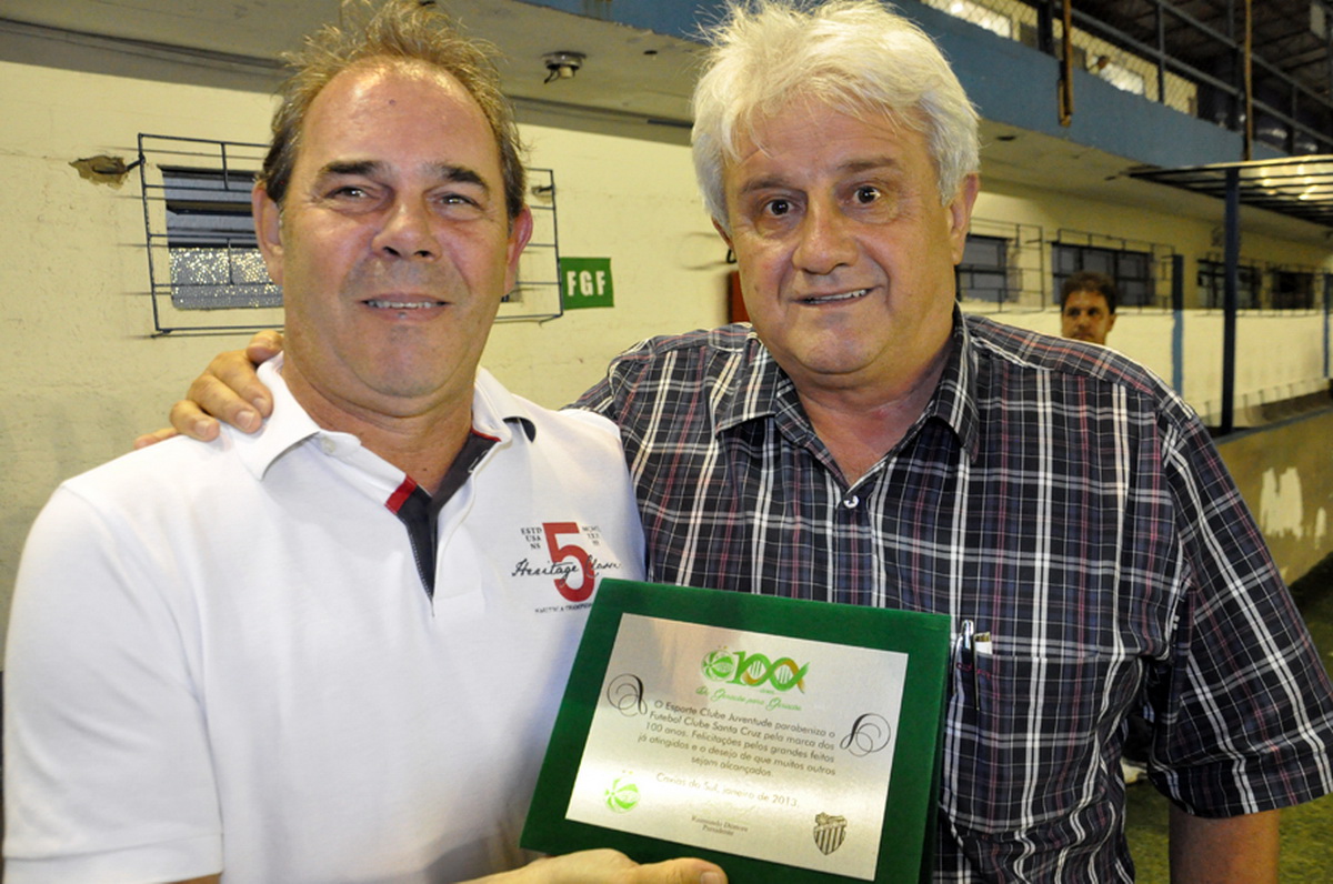 Juventude homenageia Santa Cruz pelos 100 anos