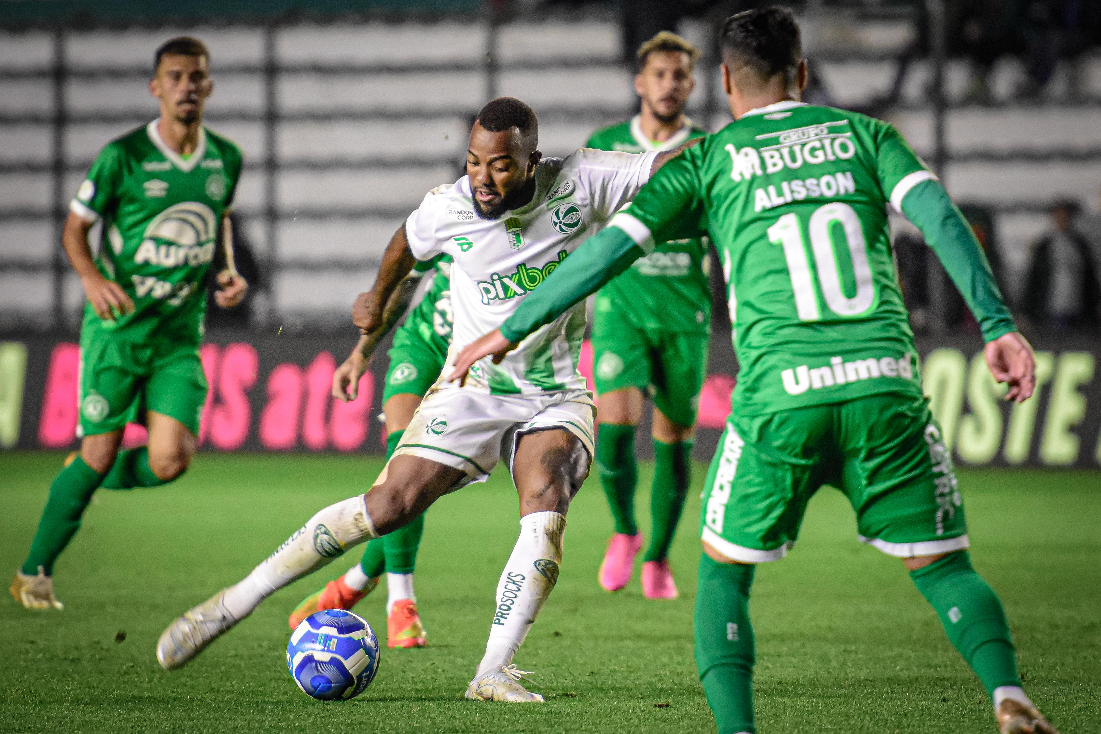 Juventude pressiona, cria oportunidades, mas fica no empate com a Chapecoense, no Jaconi