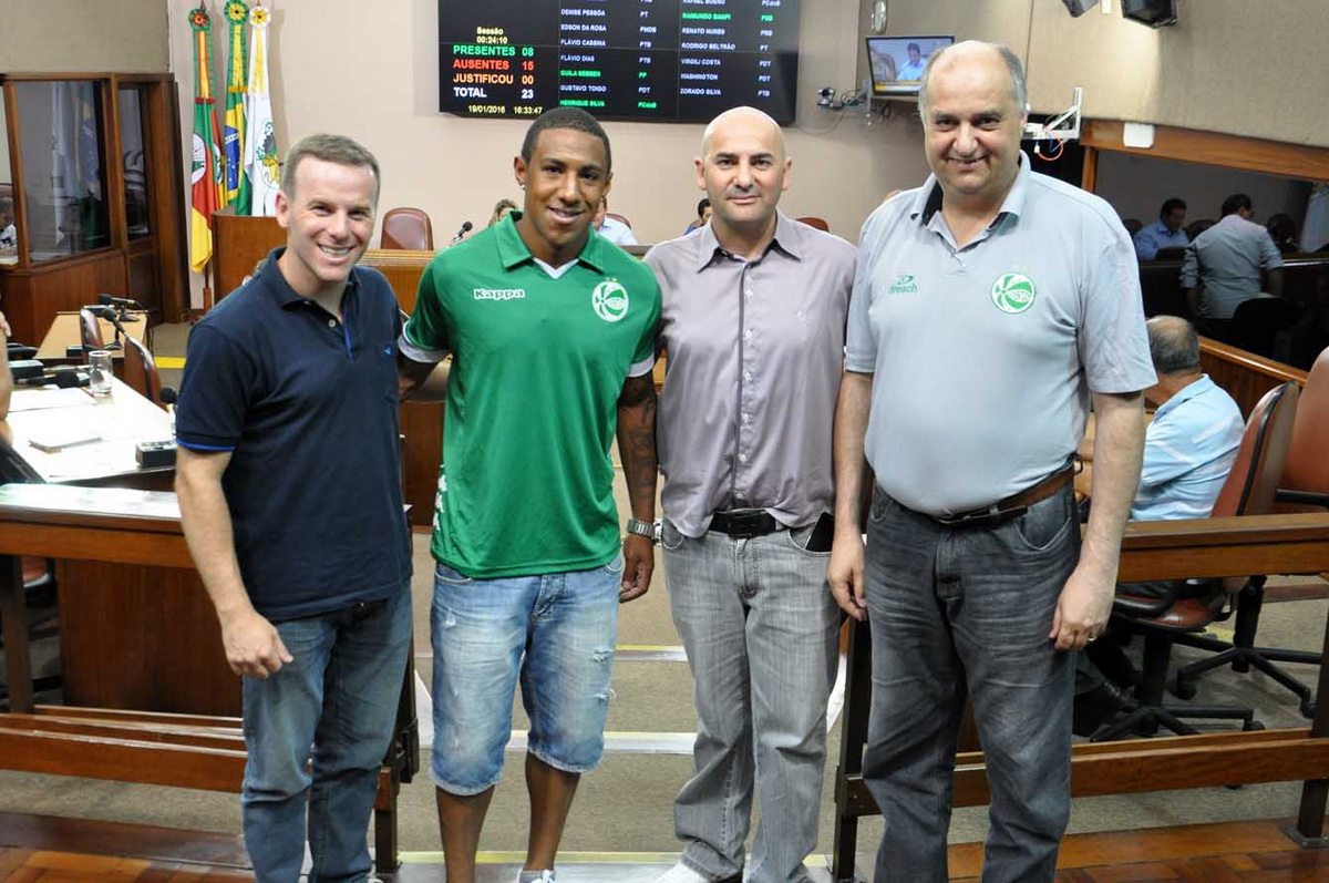 Juventude homenageado na Câmara de Vereadores