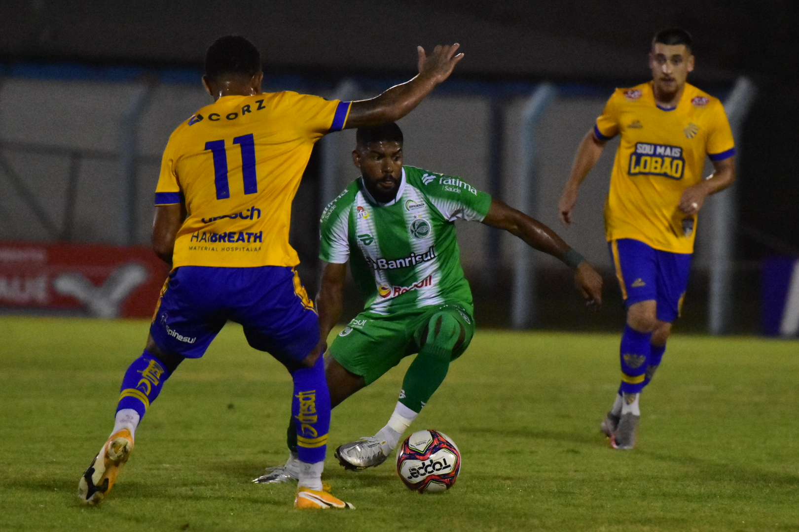 Com um a menos, Ju briga até o final, mas é superado pelo Pelotas