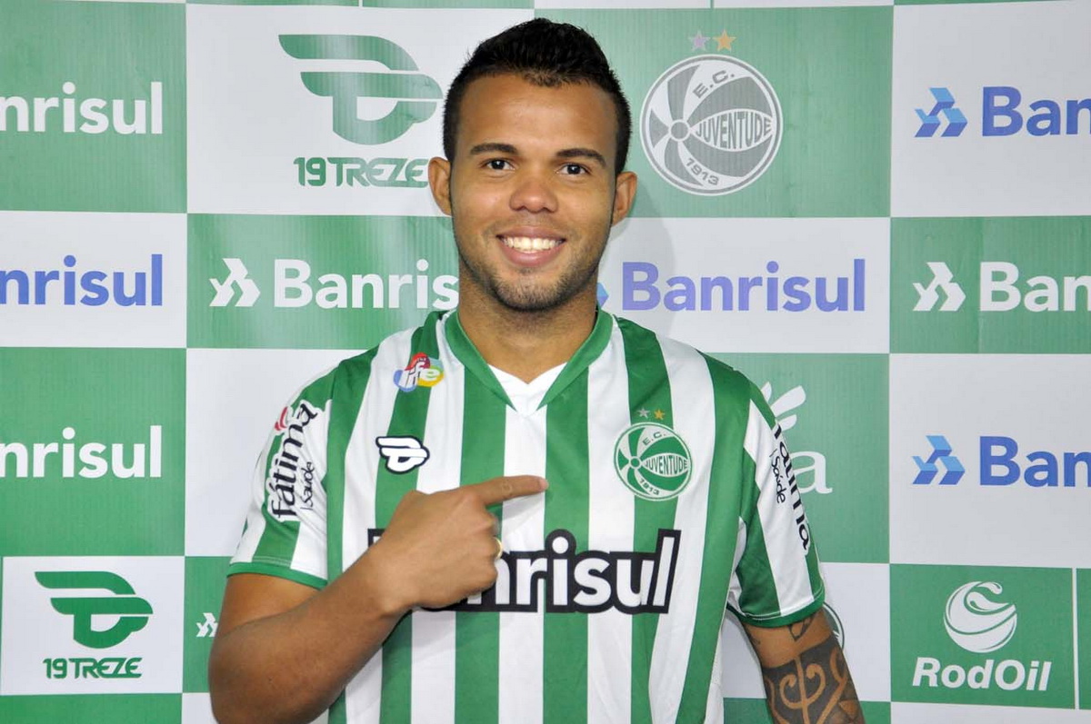 Atacante Romarinho é o novo reforço do Verdão