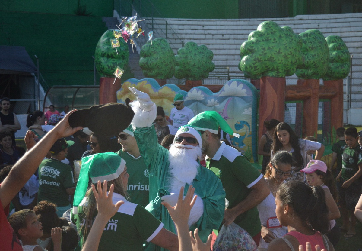 Natal Jaconero reúne mais de 600 crianças no Alfredo Jaconi