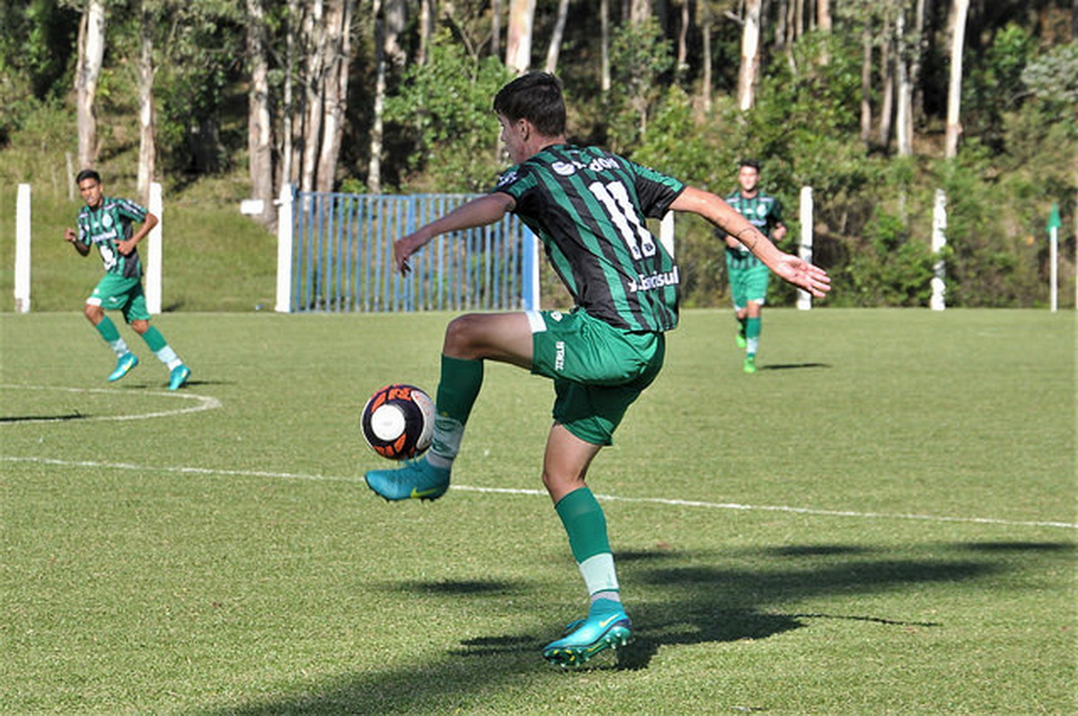 Atletas do sub-20 do Ju passam por período de treinos em Portugal