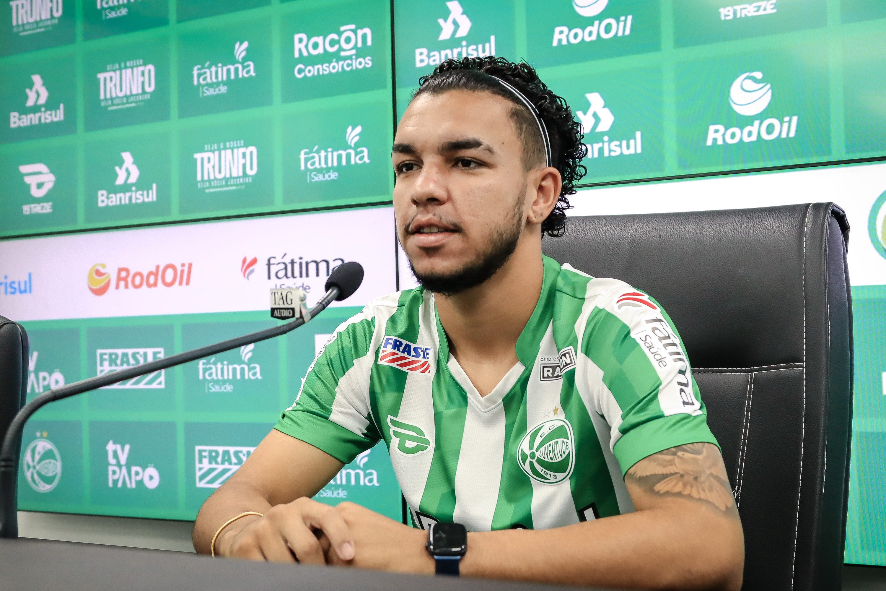 Juventude apresenta lateral-esquerdo Moraes