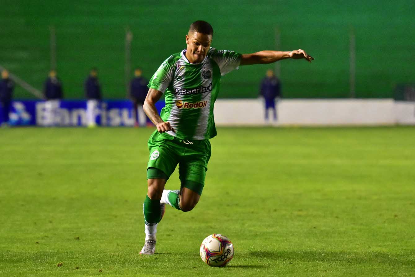 Lateral Igor é emprestado ao Coritiba