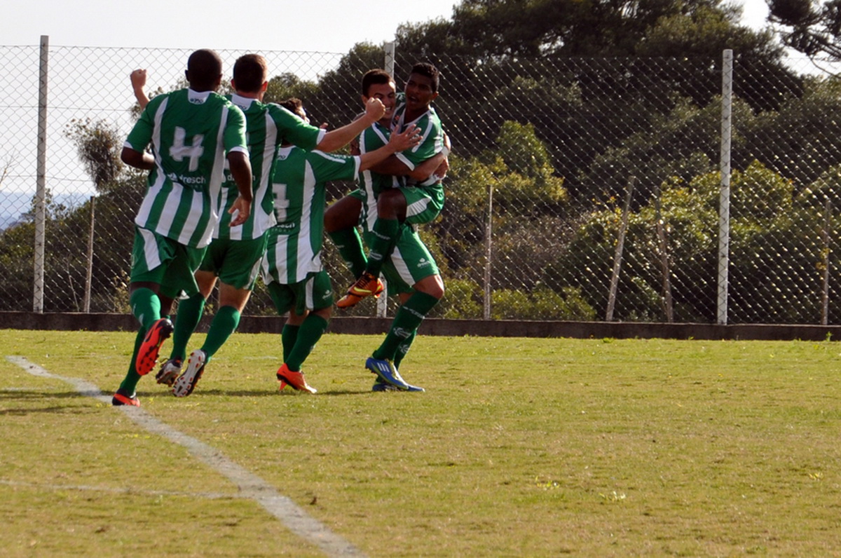 Sub-17 decide liderança e sub-15 garante vaga nas semifinais