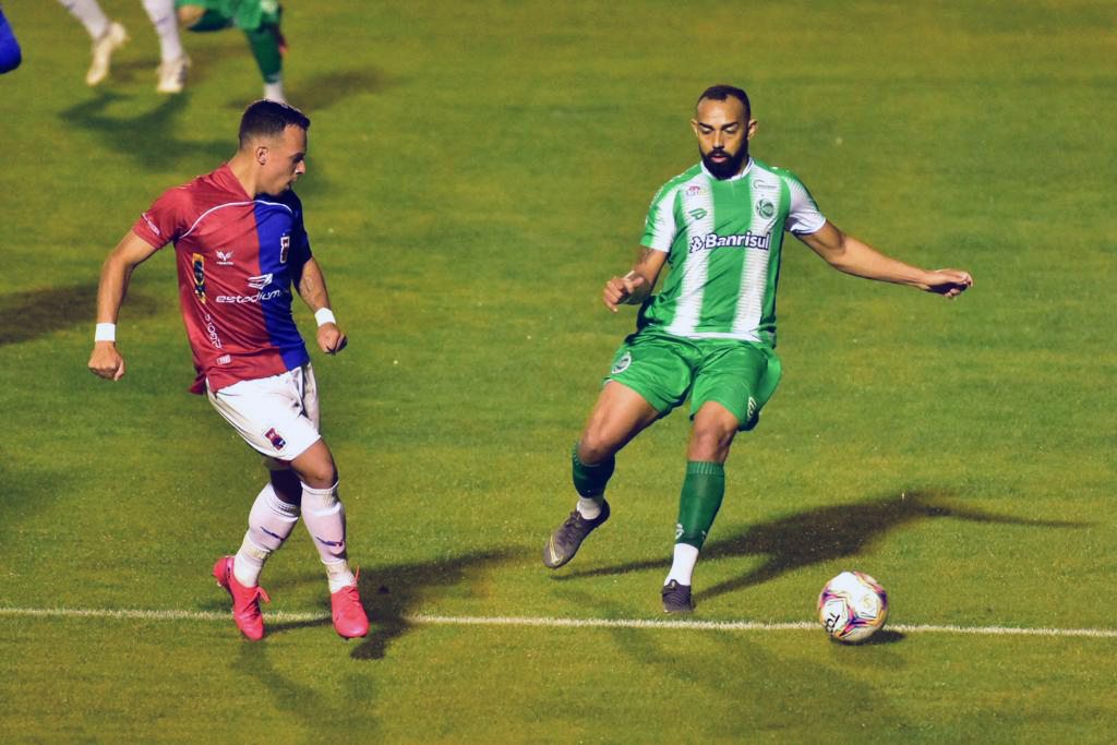 Ju sofre primeiro revés na Série B