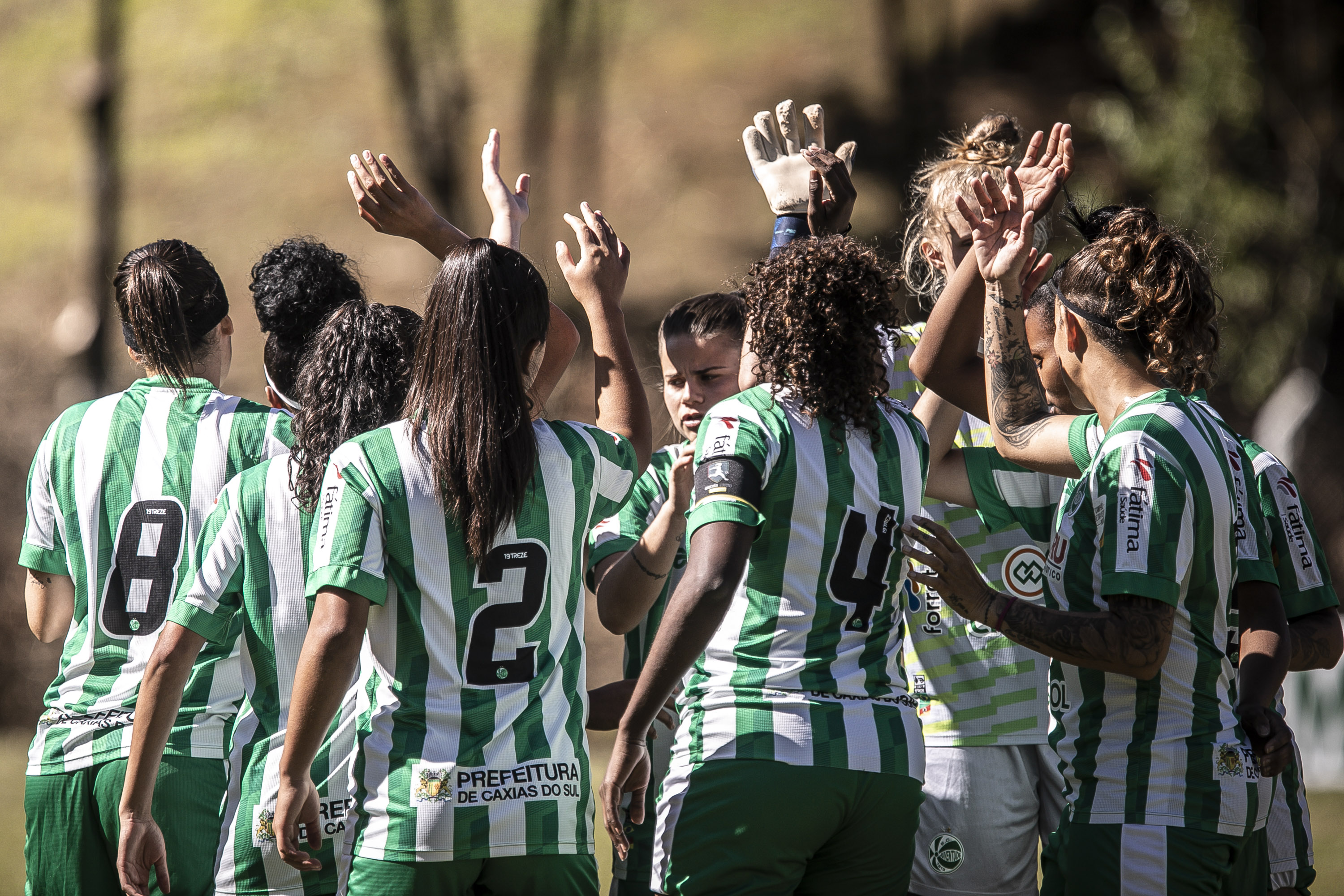 Esmeraldas vencem e Ju segue na liderança do Gauchão Feminino