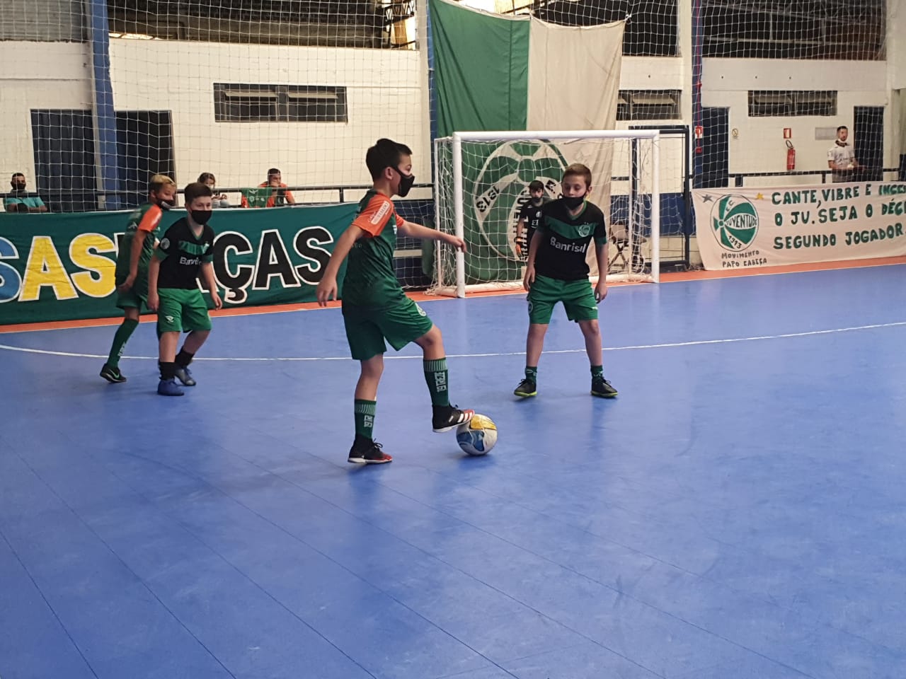 Escola de Futebol do Ju promove evento em homenagem ao Dia das Crianças