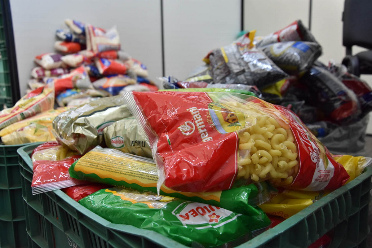 Juventude arrecada mais de 800kg de alimentos para doação