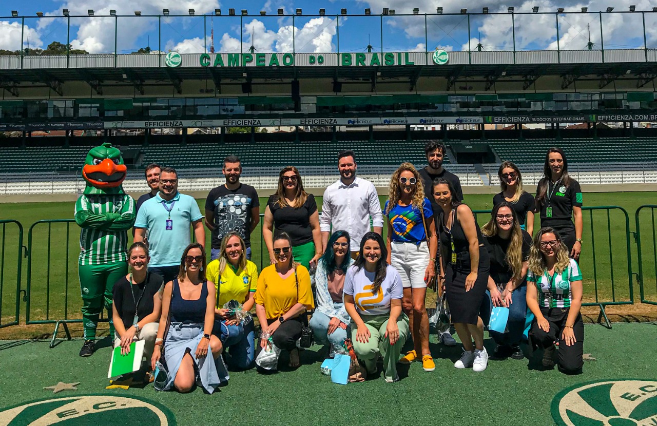 Departamento de marketing recebe agências de comunicação para tour no Jaconi