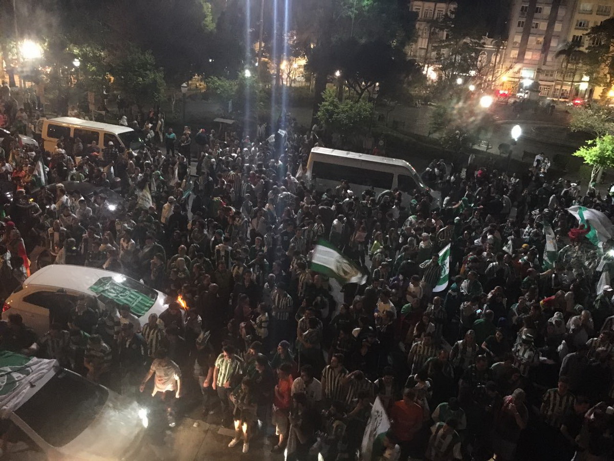 Após acesso, Papada invade as ruas de Caxias do Sul