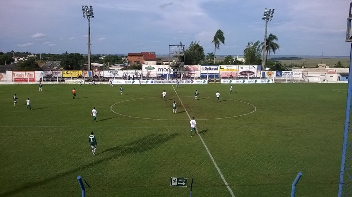 Ju larga bem na Copa Santiago