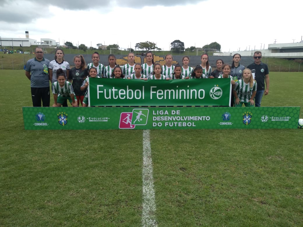 Escola de Futebol retorna de Torneio da Conmebol 