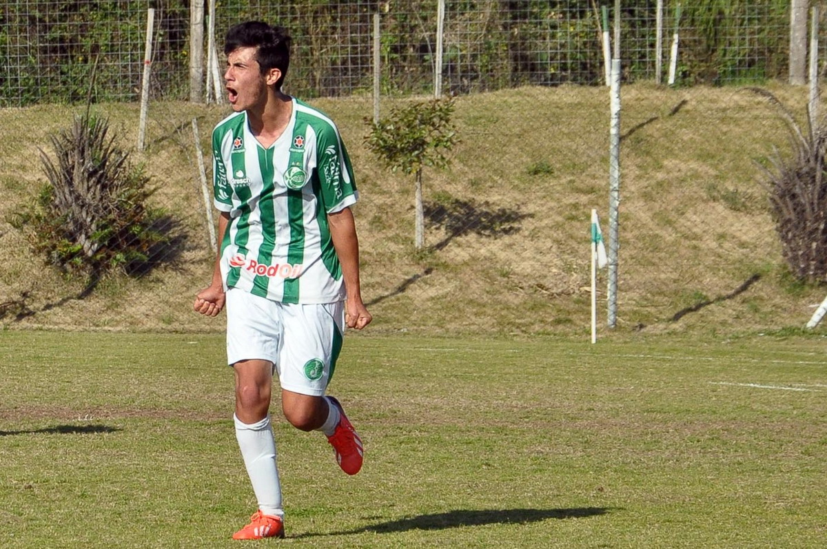 Sub-15 vence mais uma e segue bem no Gauchão