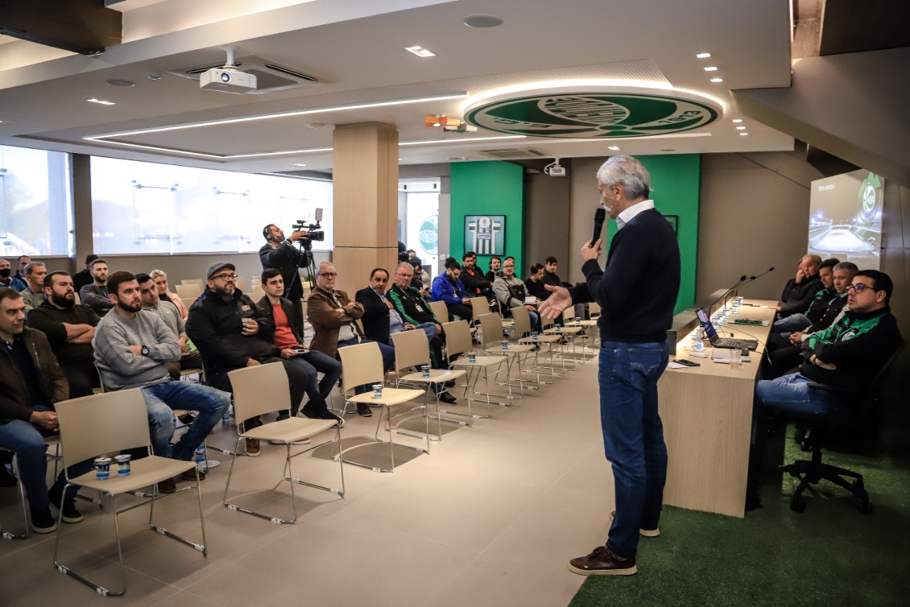 Café da manhã com a imprensa reúne mais de 30 profissionais no Jaconi
