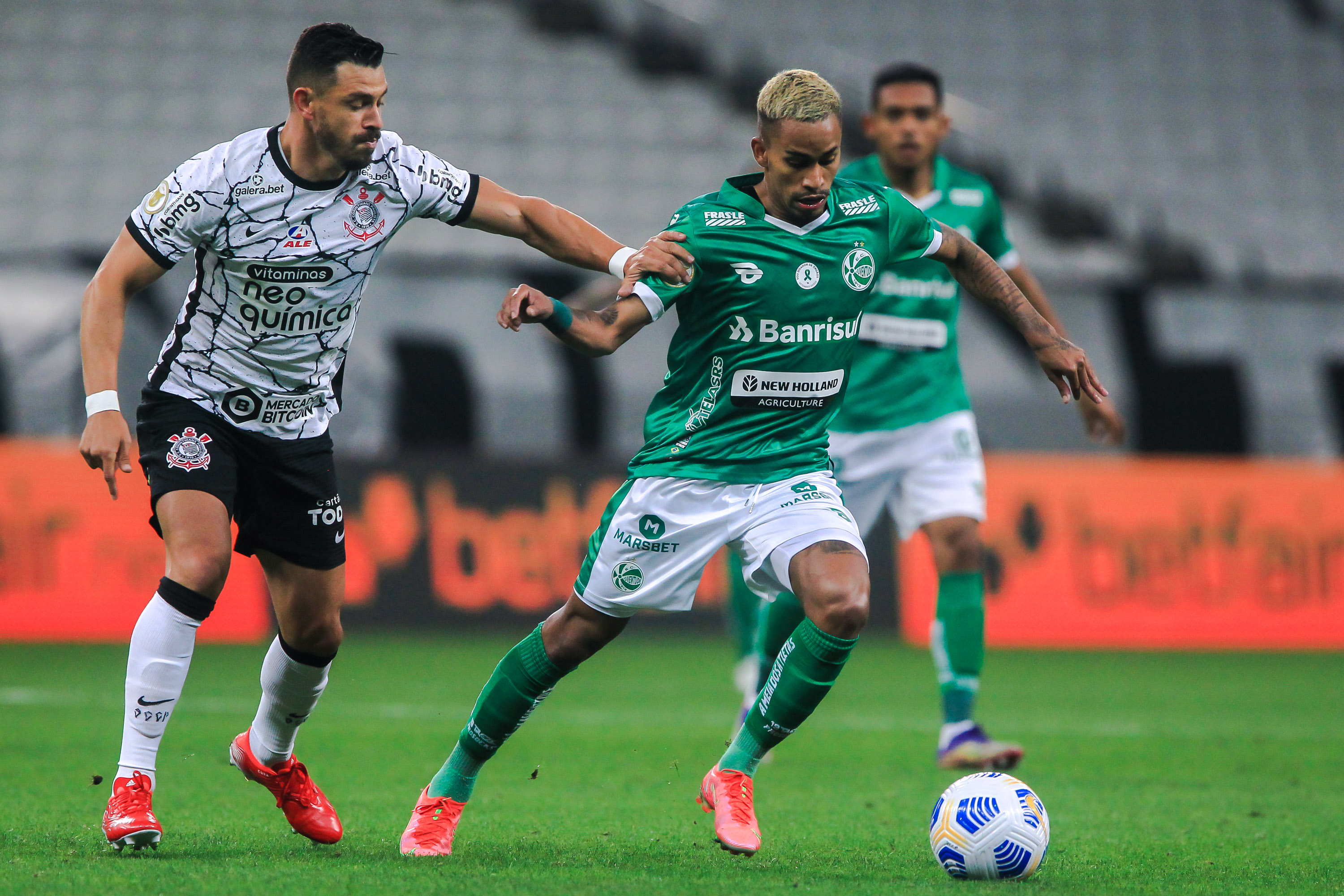Ju é superior, sai na frente, mas fica no empate contra o Corinthians