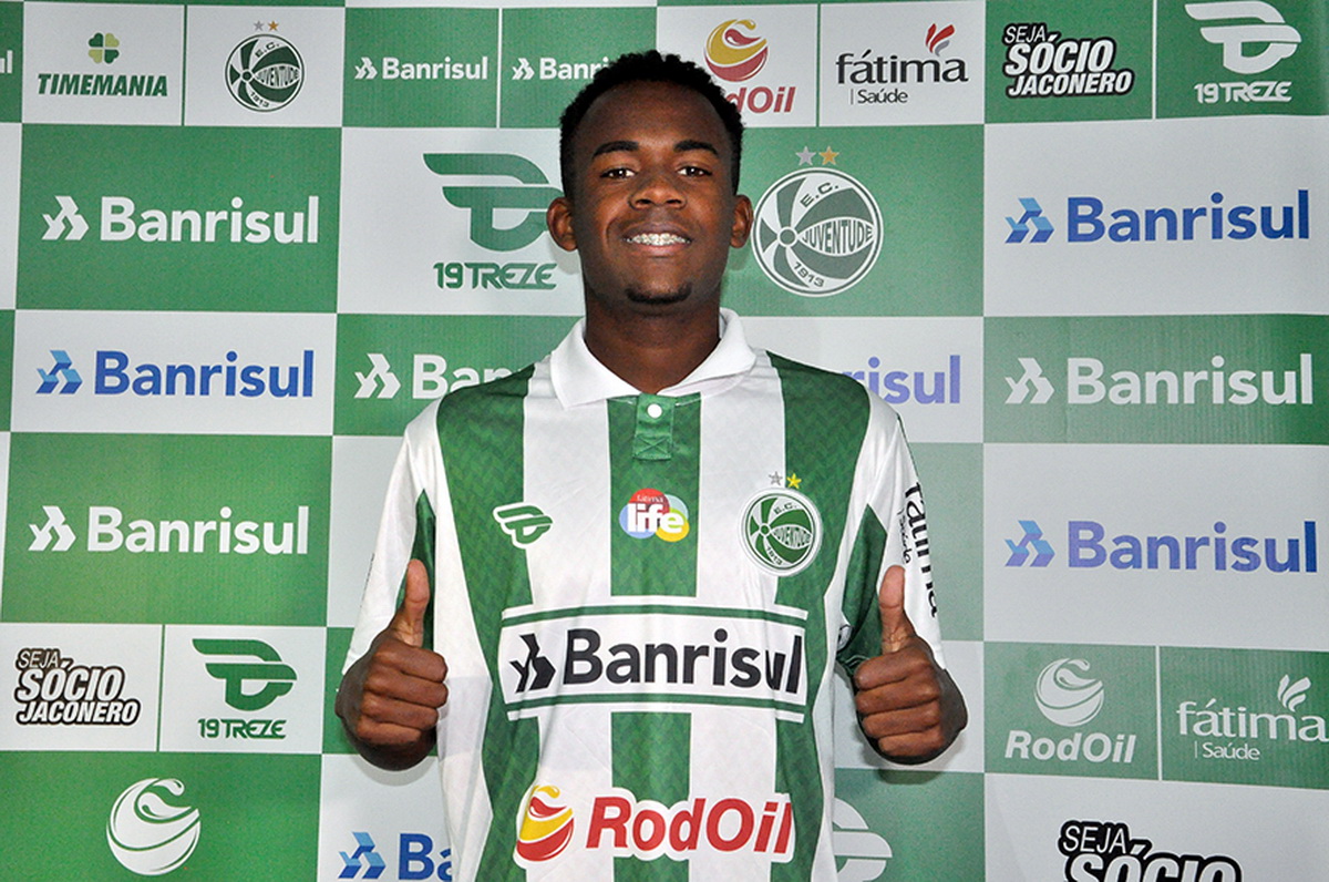 Juventude apresenta o atacante Yago