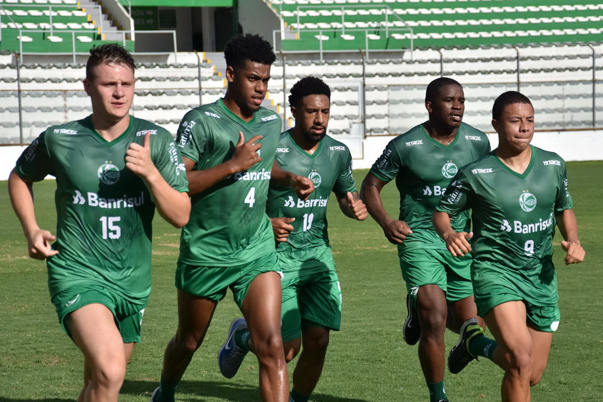 Grupo de atletas do Juventude se apresenta para pré-temporada