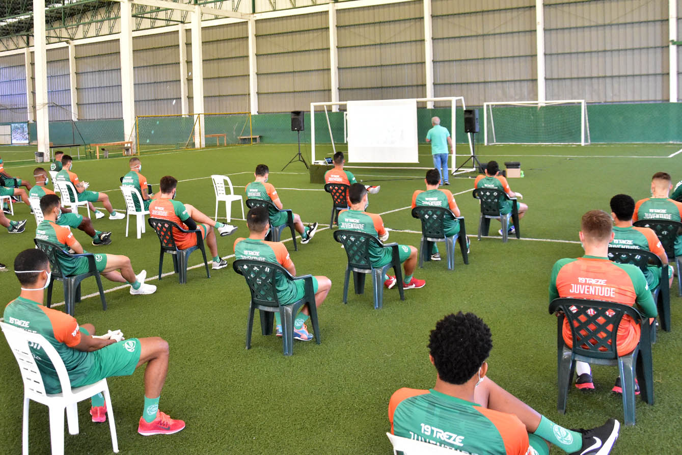 Atletas do Verdão participam de “apresentação” guiada pela diretoria
