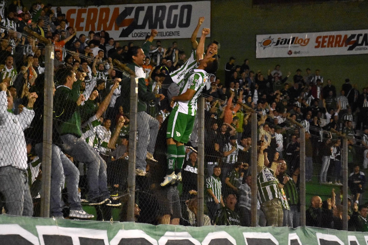 Com bom futebol, Juventude vence na estreia de Zago