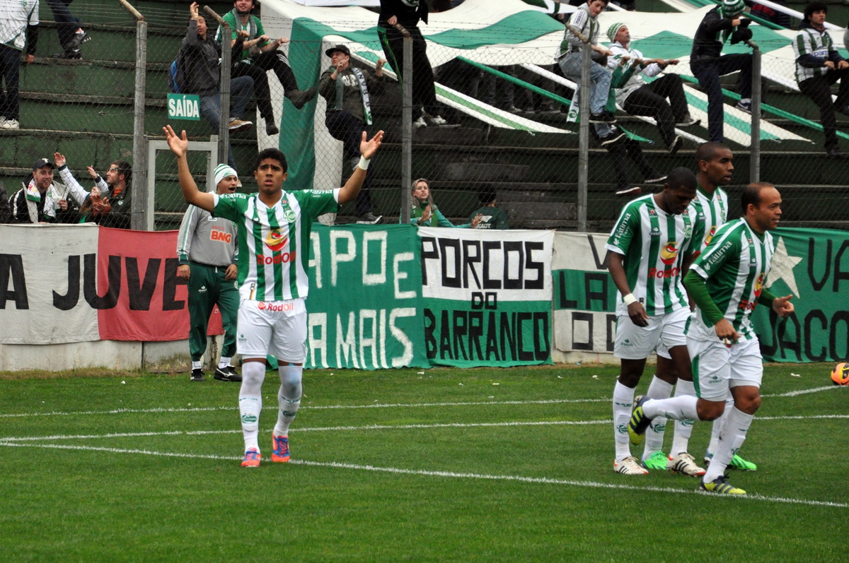 Ju vence Santo André e lidera Grupo A-7