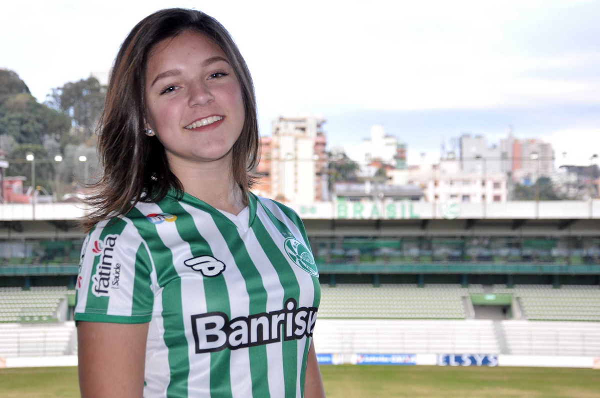 Carolina Bonotto Casagrande é a nova Glamour Girl do Juventude