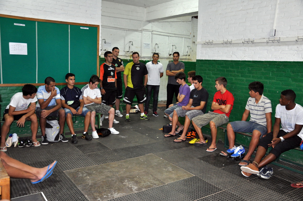 Grupo sub-17 reinicia os trabalhos no Jaconi