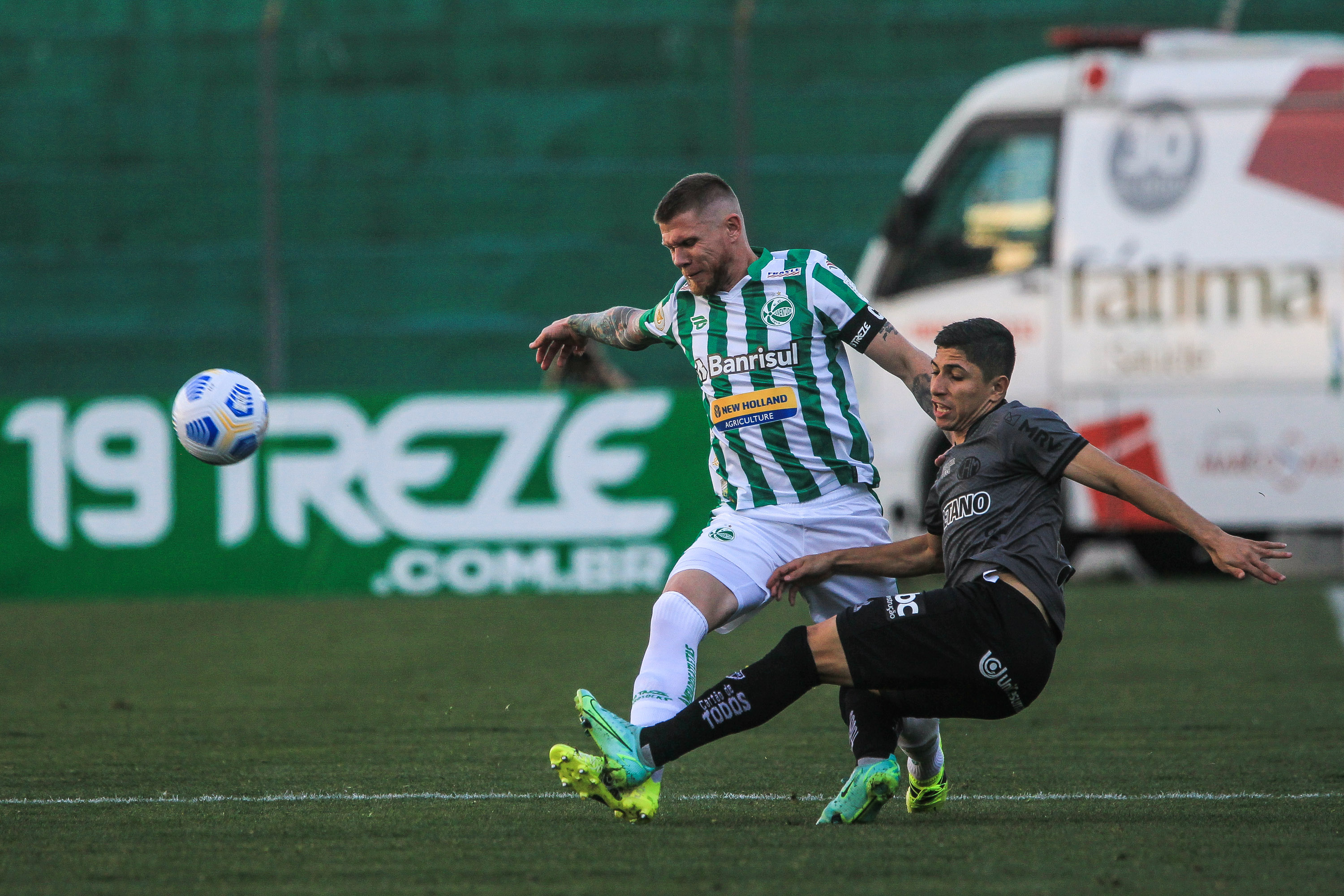 Ju sai na frente, sofre virada nos acréscimos e encerra sequência invicta no Jaconi
