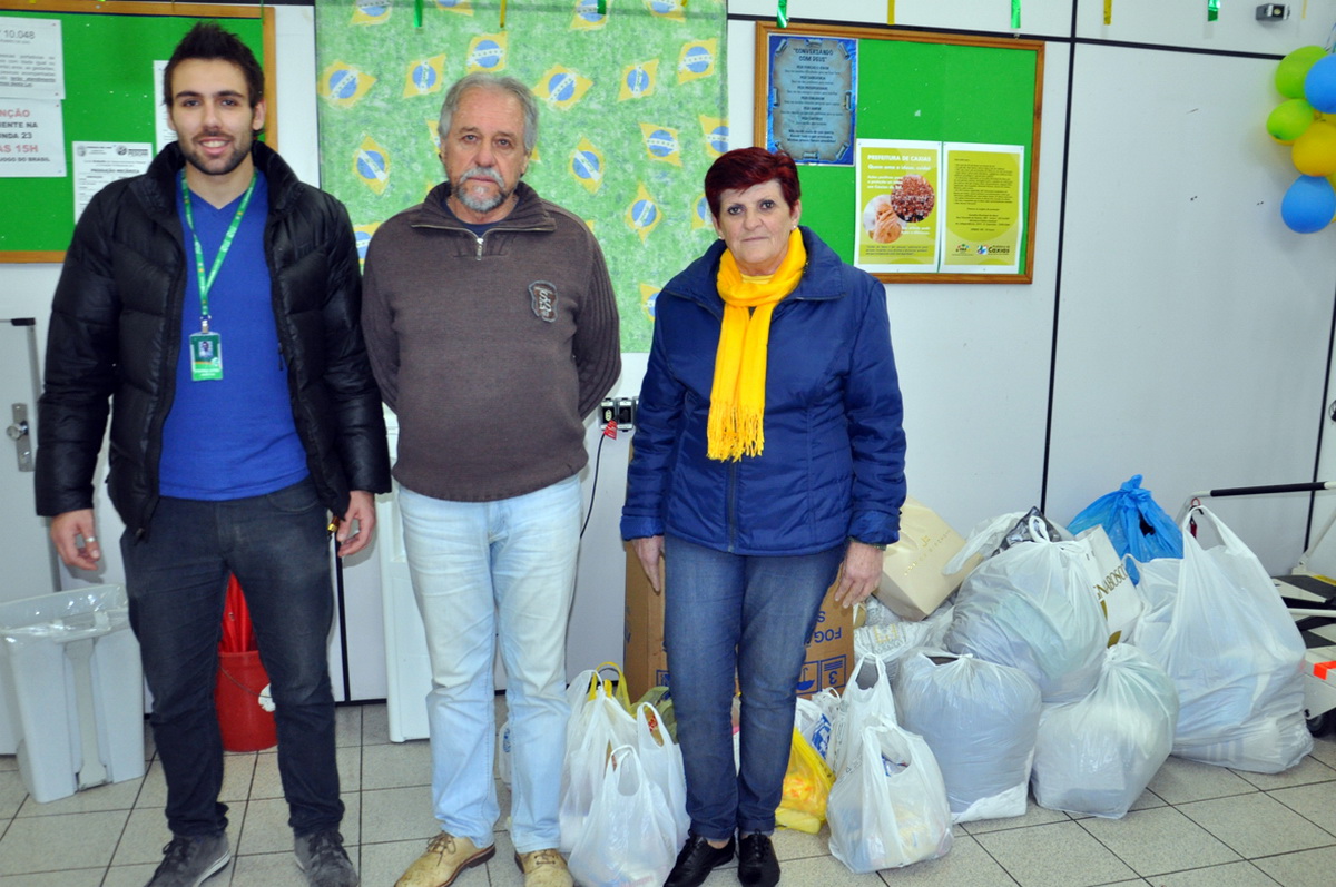Juventude realiza entrega de doações à FAS