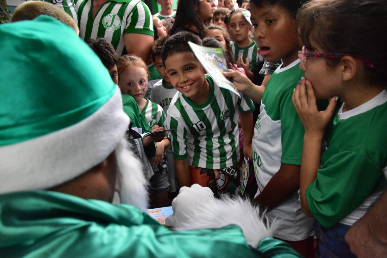 Natal Jaconero reúne mais de 500 crianças no Jaconi