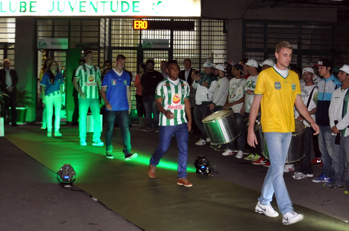 Juventude lança oficialmente as camisas reversíveis