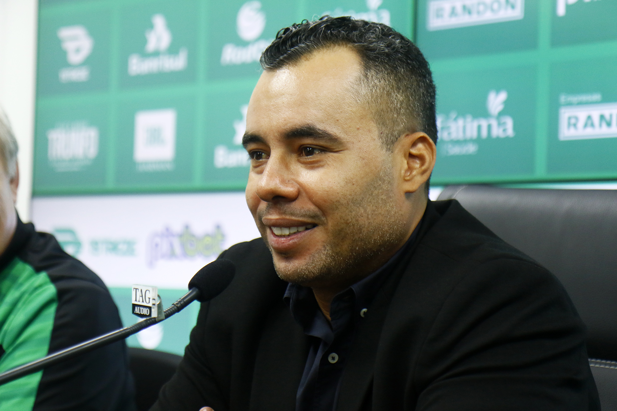 Jair Ventura é apresentado no Jaconi