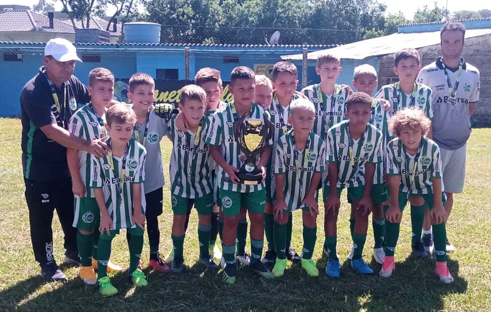 Escola do Ju conquista resultados expressivos em torneio